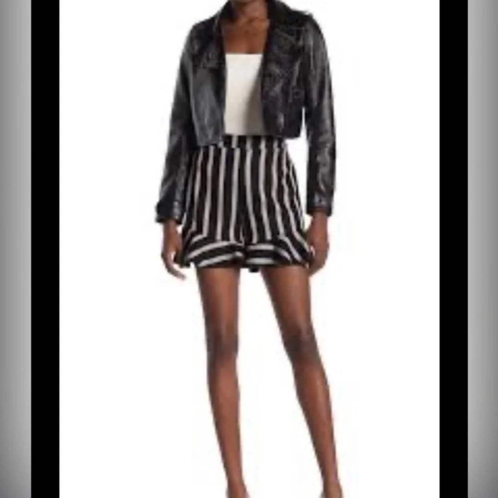 Nwt Beige By Eci Stripe Shorts With Ruffled Hem Size M